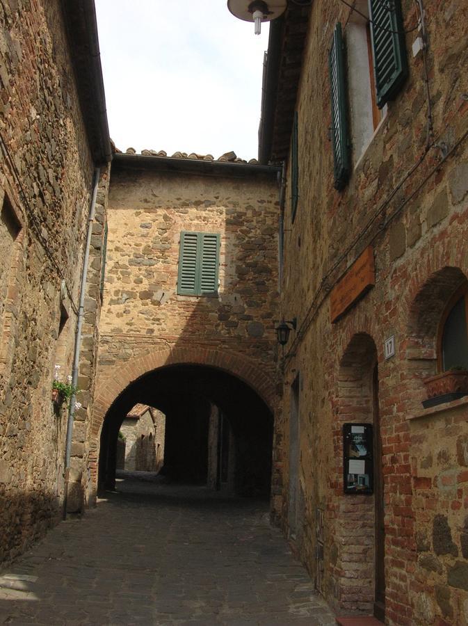 Borgo Vecchio Hotel Montalcino Bagian luar foto